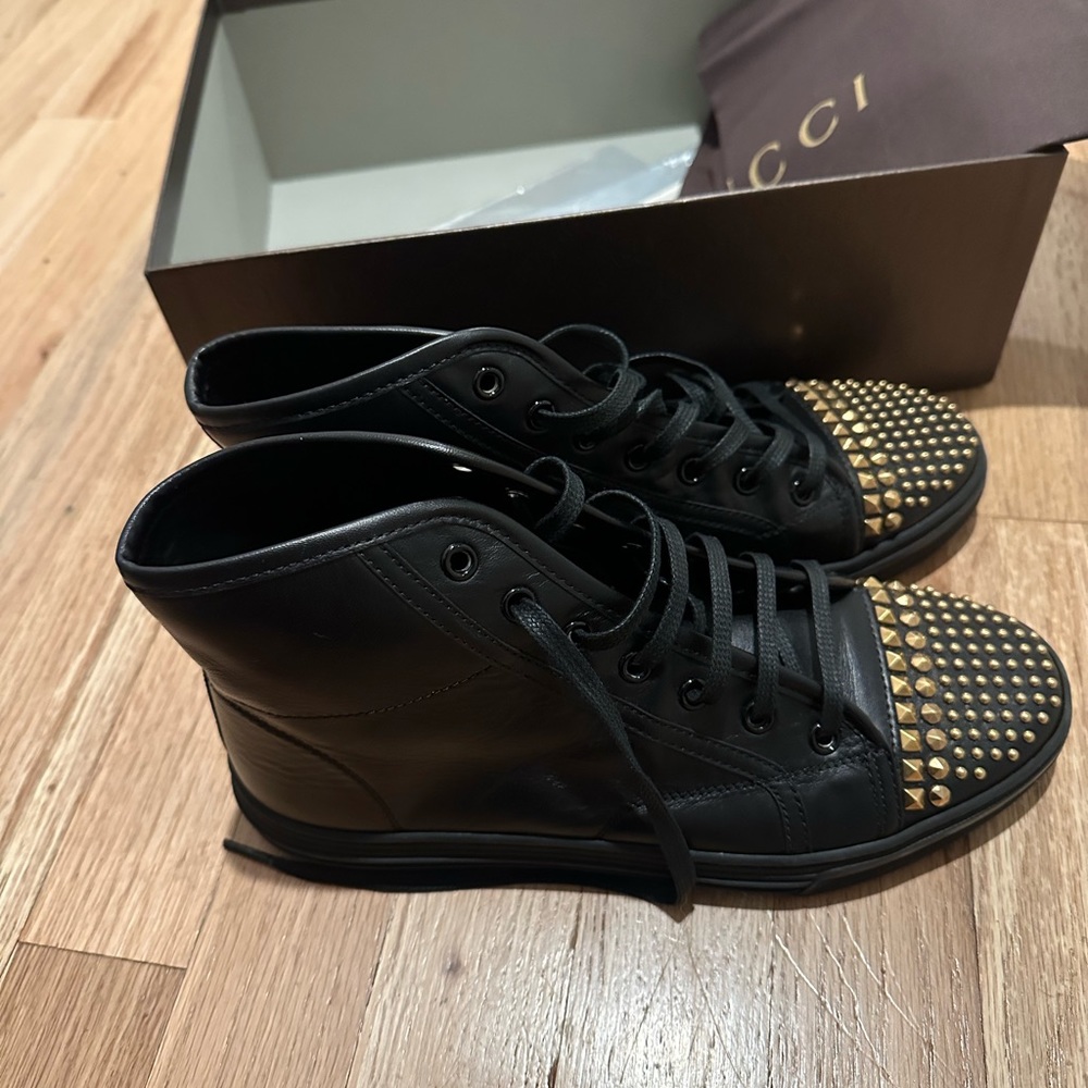 GUCCI LADIES HIGH TOP BLACK/GOLD STUDS SIZE EU 37 VINTAGE(NEVER WORN)